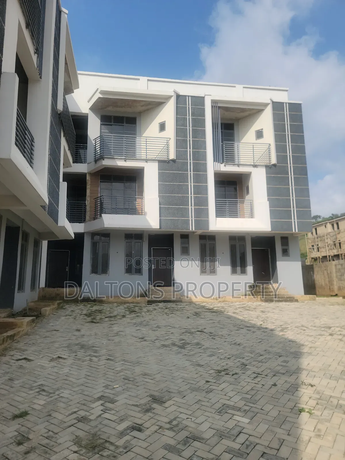 4bdrm Duplex in Lipton Terrace, Life Camp for sale in Life Camp