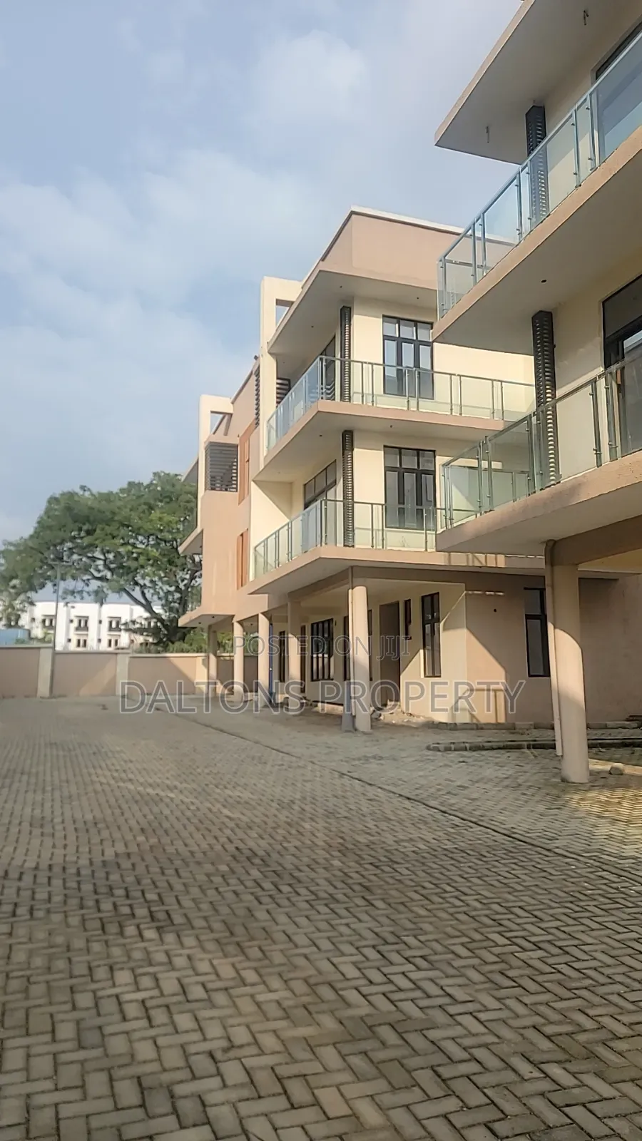 4bdrm Duplex in Liptons Ville, Kaura for sale in Kaura