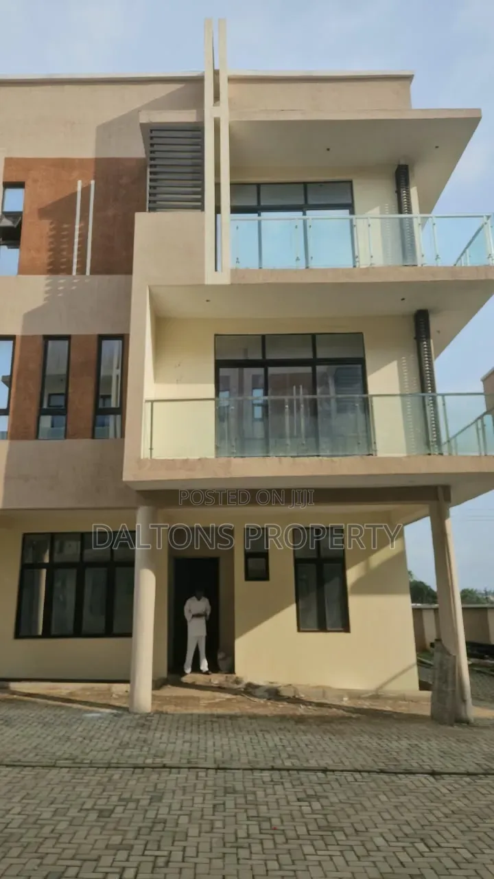 4bdrm Duplex in Liptons Ville, Kaura for sale in Kaura
