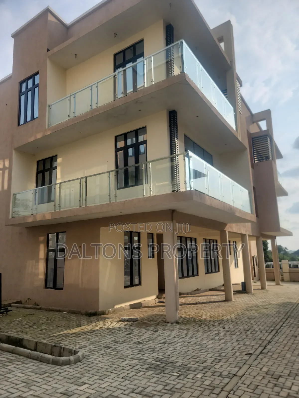 4bdrm Duplex in Liptons Ville, Kaura for sale in Kaura