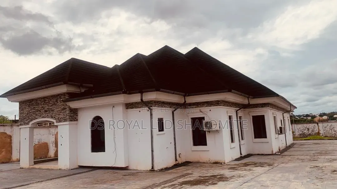 4bdrm Bungalow in Benin City for sale in Benin City