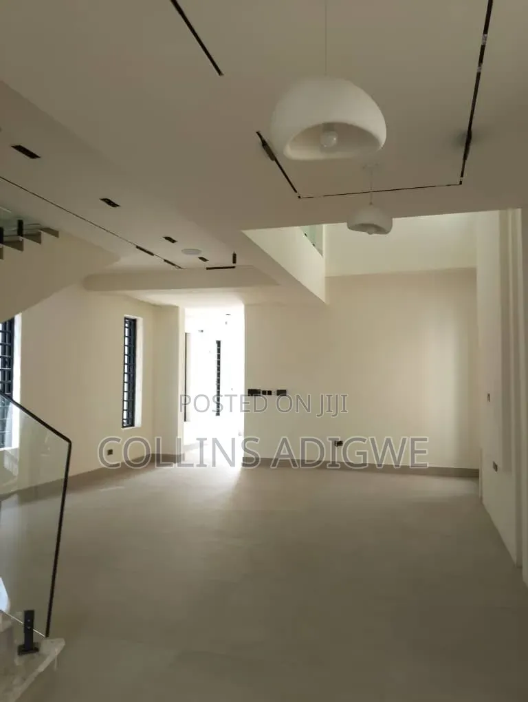 5bdrm Duplex in Lekki Phase 1 Lagos for sale in Lekki Phase 1