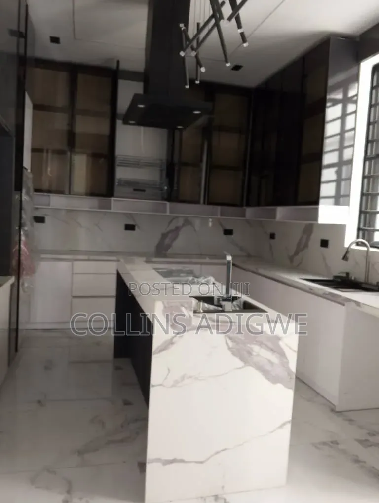 5bdrm Duplex in Lekki Phase 1 for sale in Lekki Phase 1