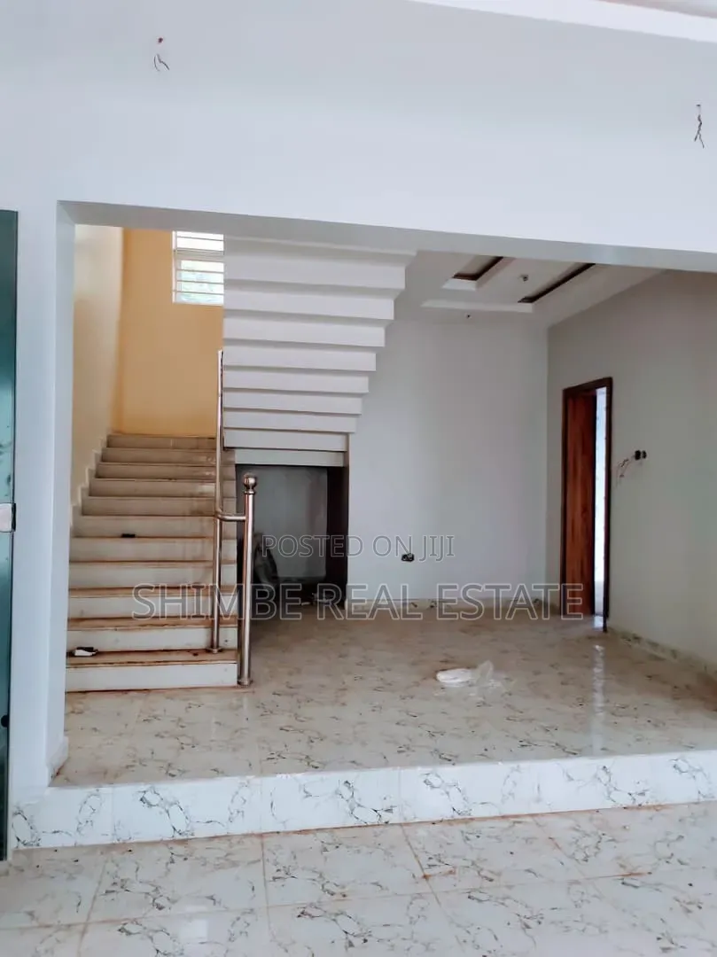 4bdrm Duplex in Osongoma Estate, Uyo for rent in Uyo