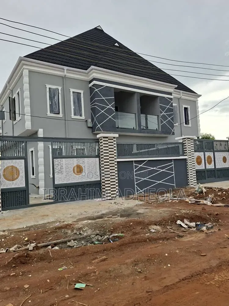 4bdrm Duplex in Secured Estate, Ayobo for sale in Ayobo