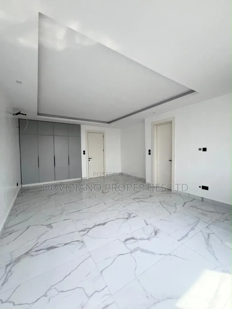 5bdrm Duplex in Lekki Phase 1 for sale in Lekki Phase 1