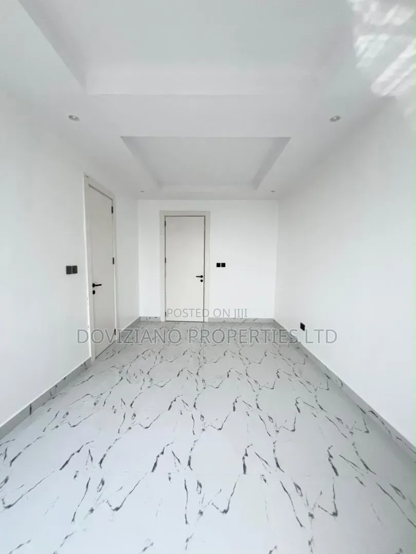 5bdrm Duplex in Lekki Phase 1 for sale in Lekki Phase 1