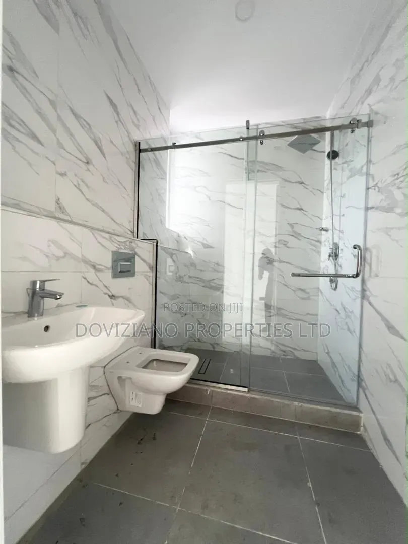 5bdrm Duplex in Lekki Phase 1 for sale in Lekki Phase 1
