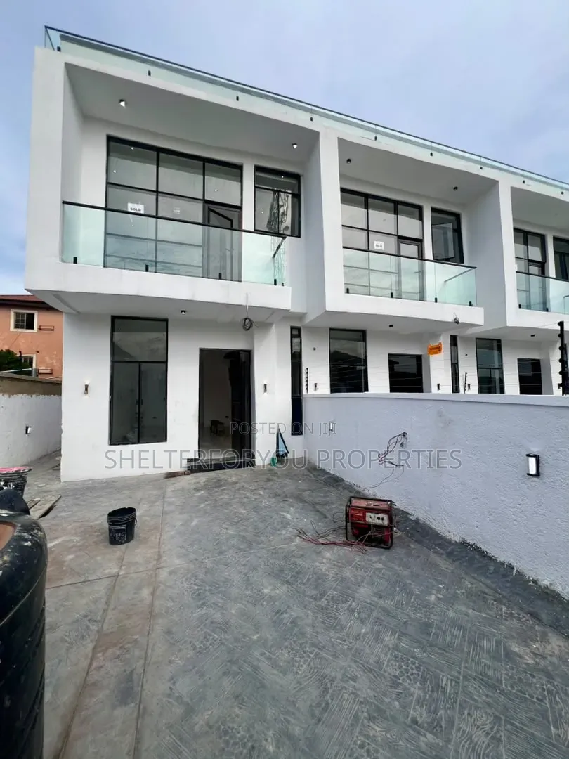 1bdrm Apartment in Off Lekki-Epe Expressway for sale in Off Lekki-Epe Expressway