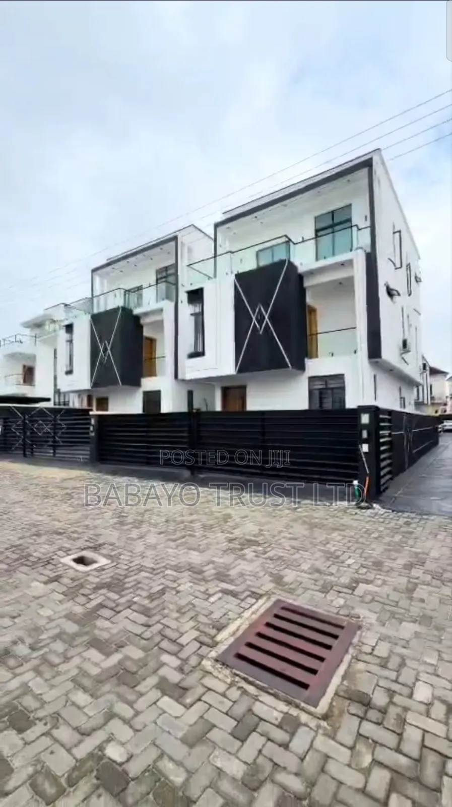 5bdrm Duplex in Chevron for sale in Chevron
