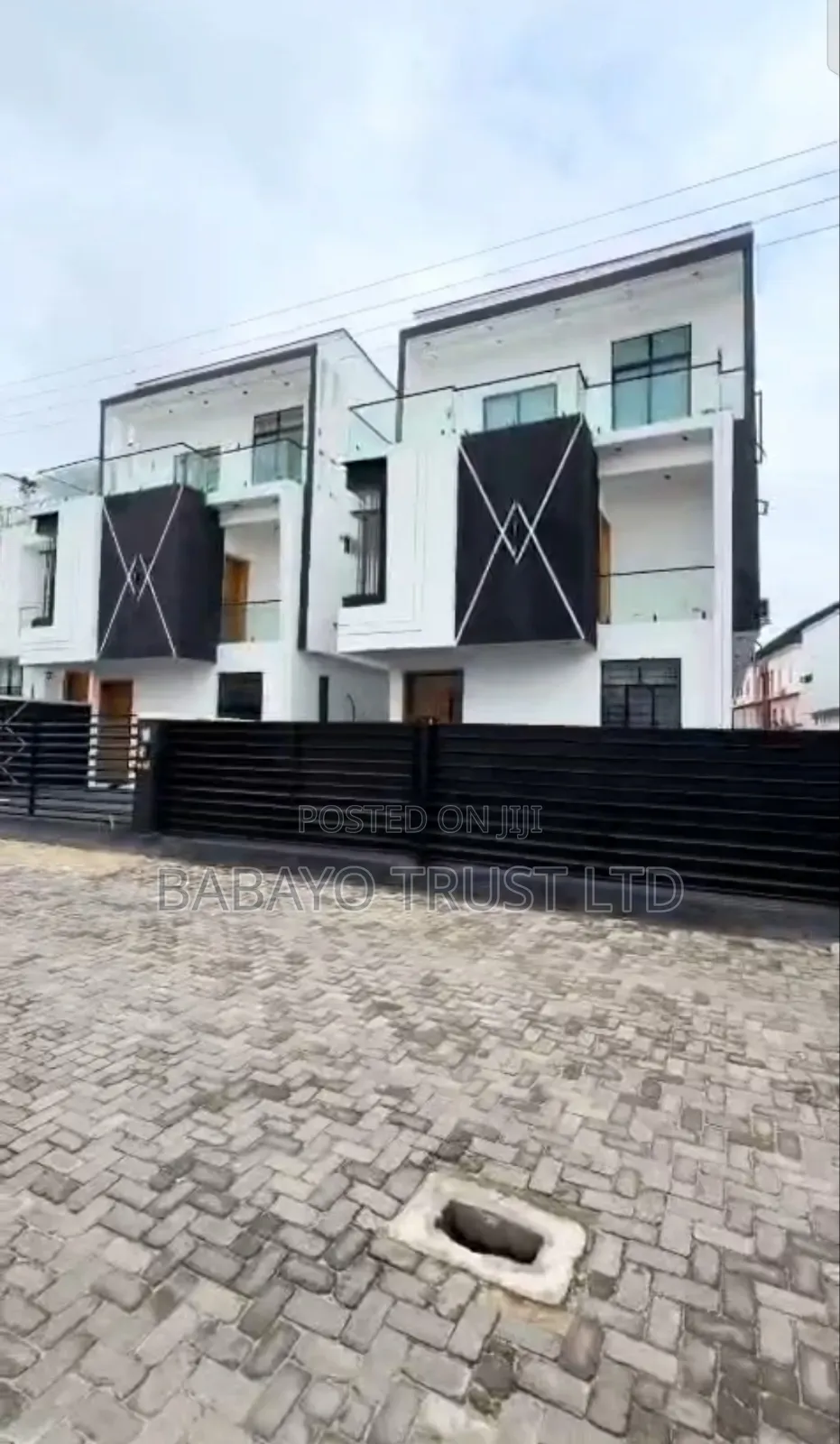 5bdrm Duplex in Chevron for sale in Chevron