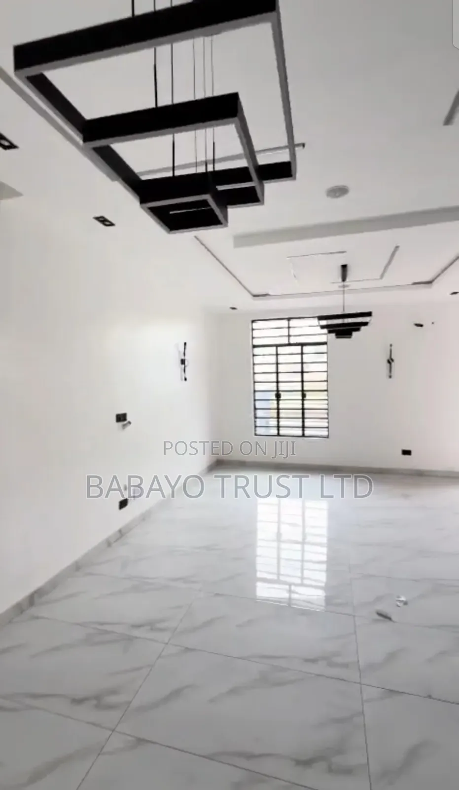 5bdrm Duplex in Chevron for sale in Chevron