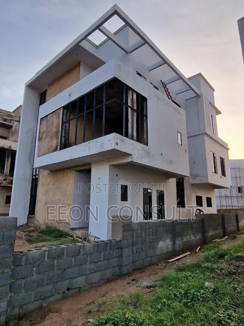 5bdrm Duplex in Maralago Golf City, Gwarinpa for sale in Gwarinpa