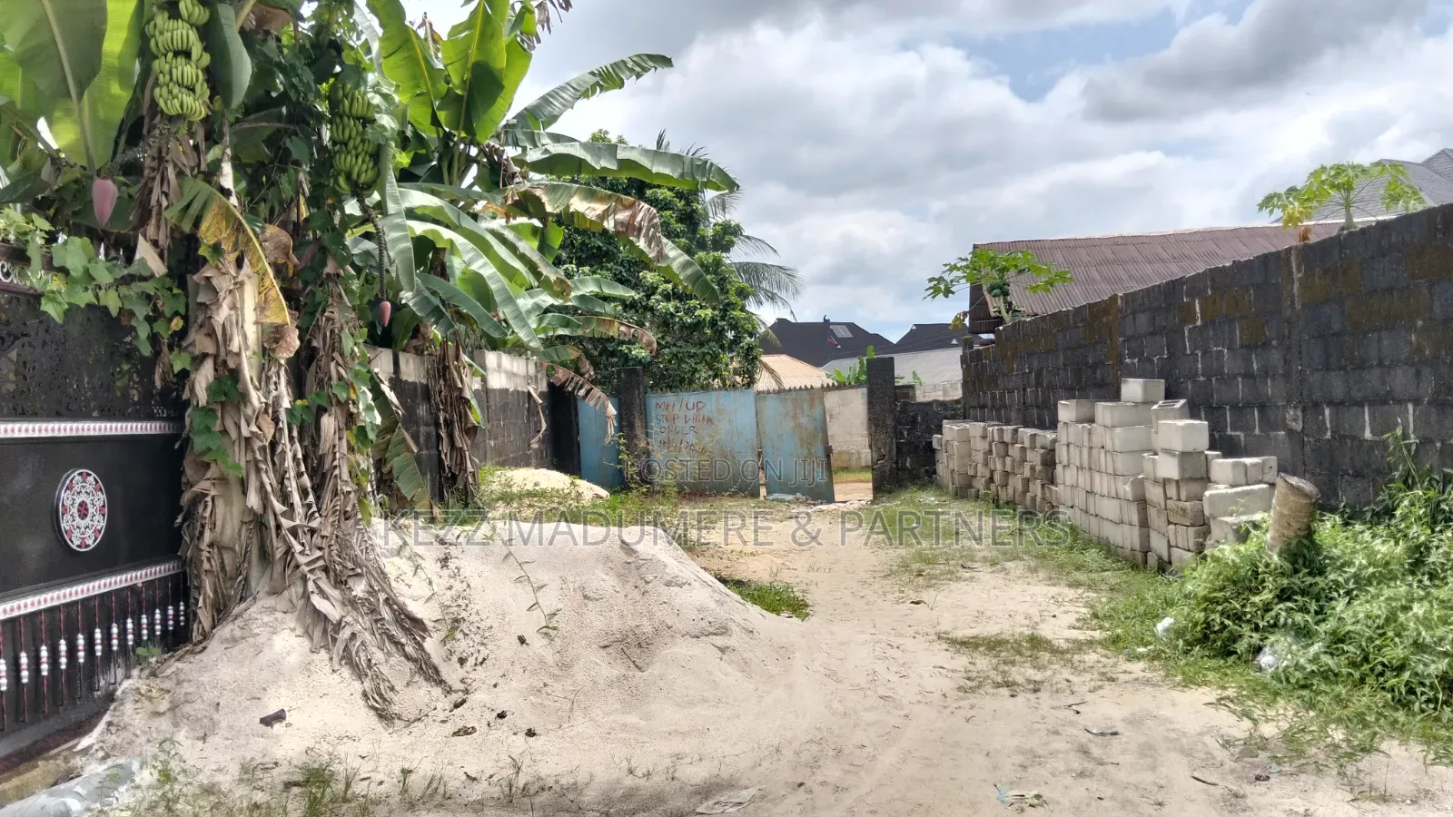 For Sale : 589 Sqmtrs in a Gated Estate, Peter Odili, Ph in New Layout