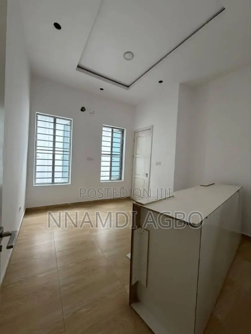 Mini Flat in Ikota for rent in Ikota