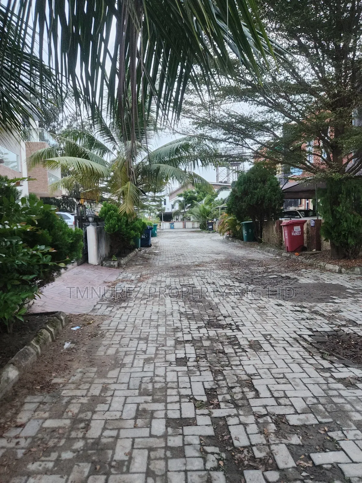 Mini Flat in Chevron for rent in Chevron