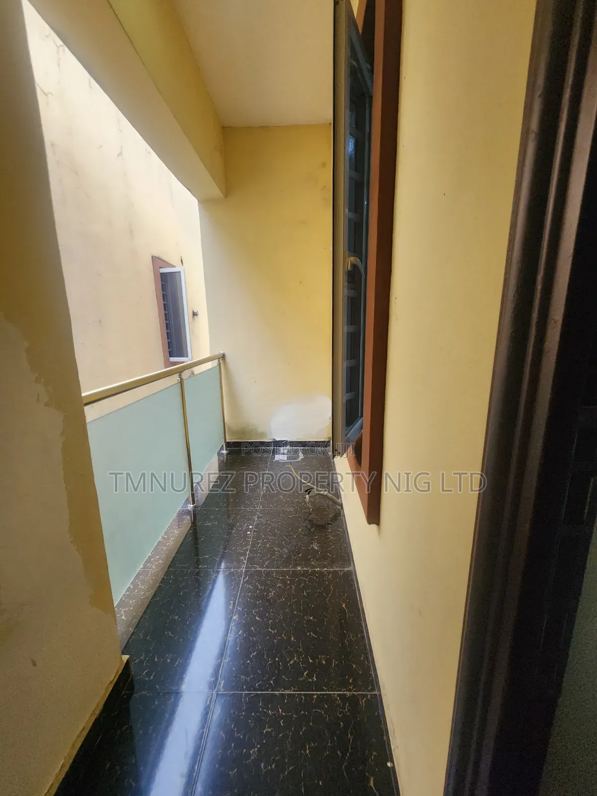 Mini Flat in Chevron for rent in Chevron
