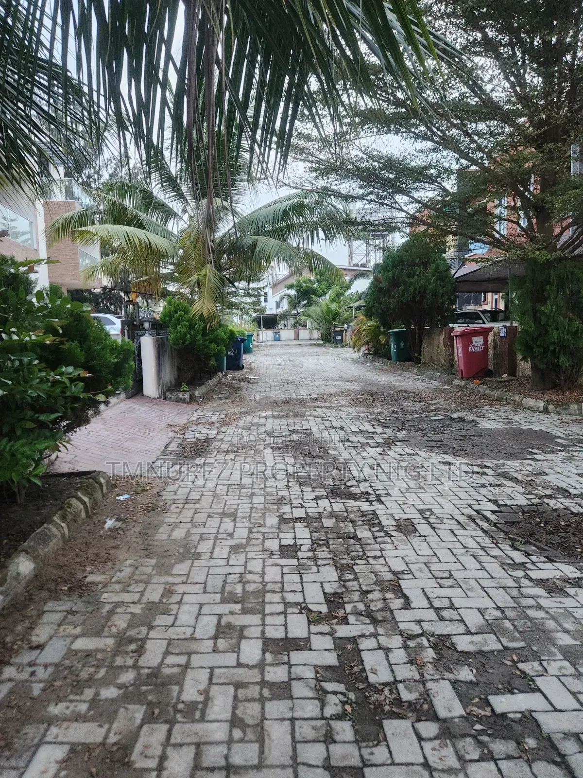 Studio Apartment in Chevron for rent in Chevron