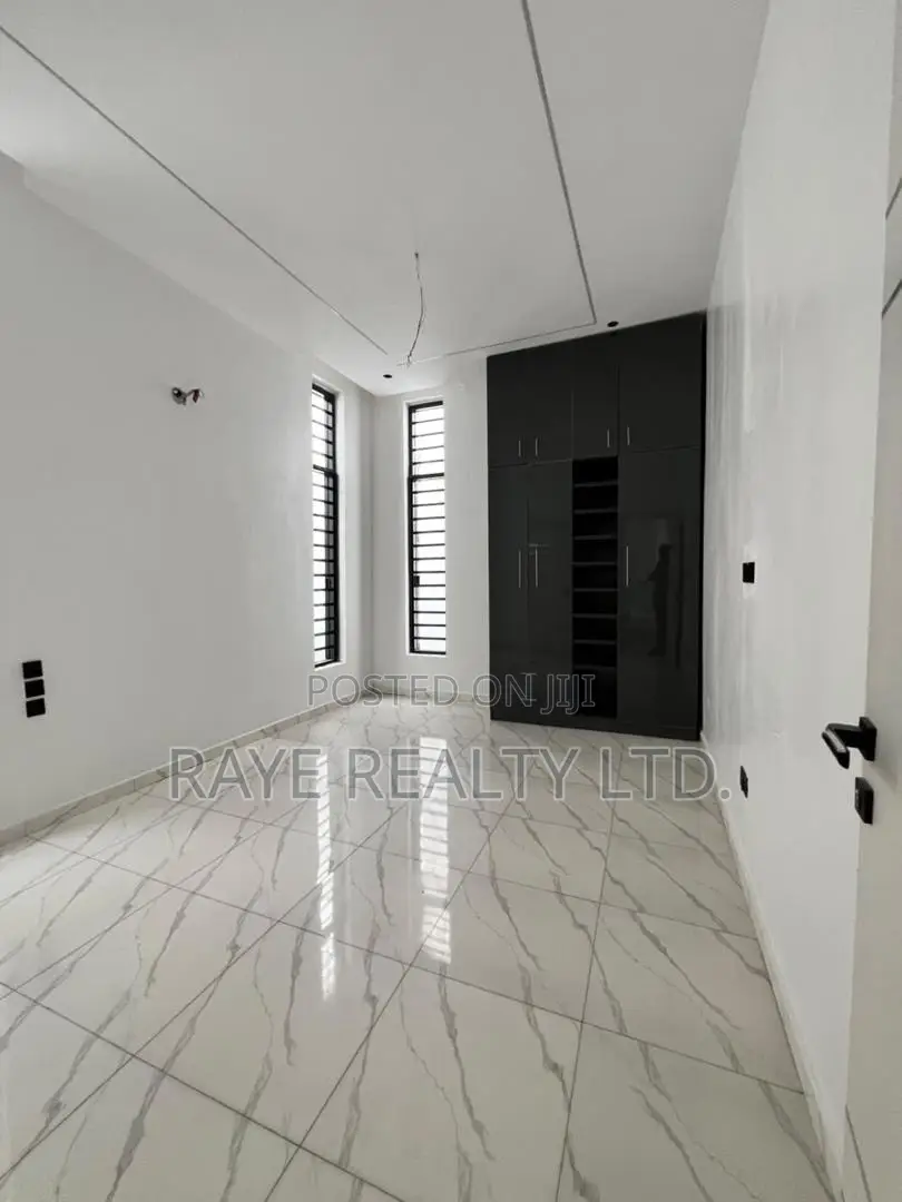 5bdrm Duplex in Ajah for sale in Ajah