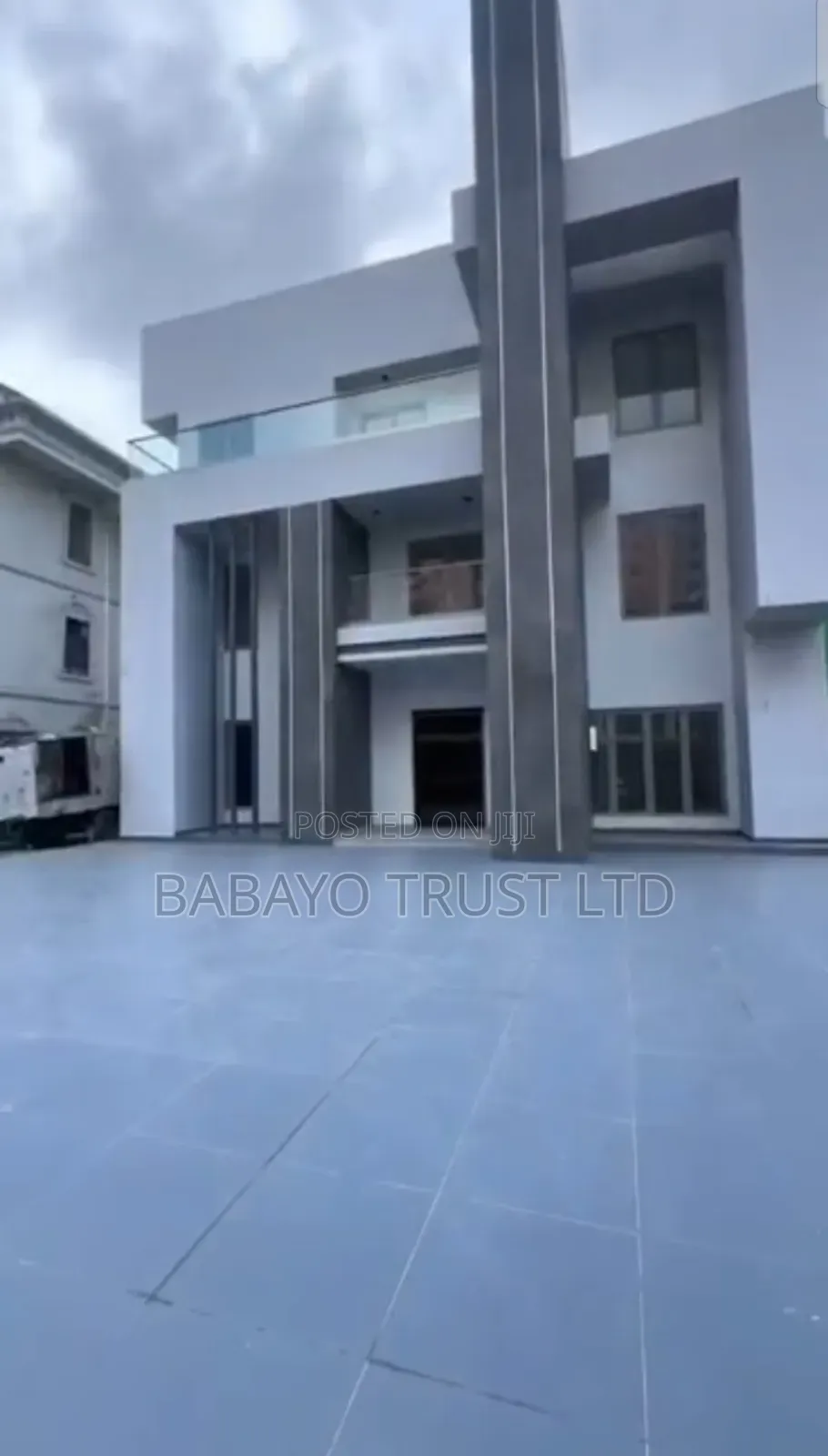 5bdrm Duplex in Banana Island for sale in Banana Island
