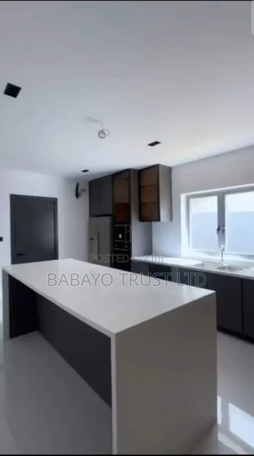 5bdrm Duplex in Banana Island for sale in Banana Island