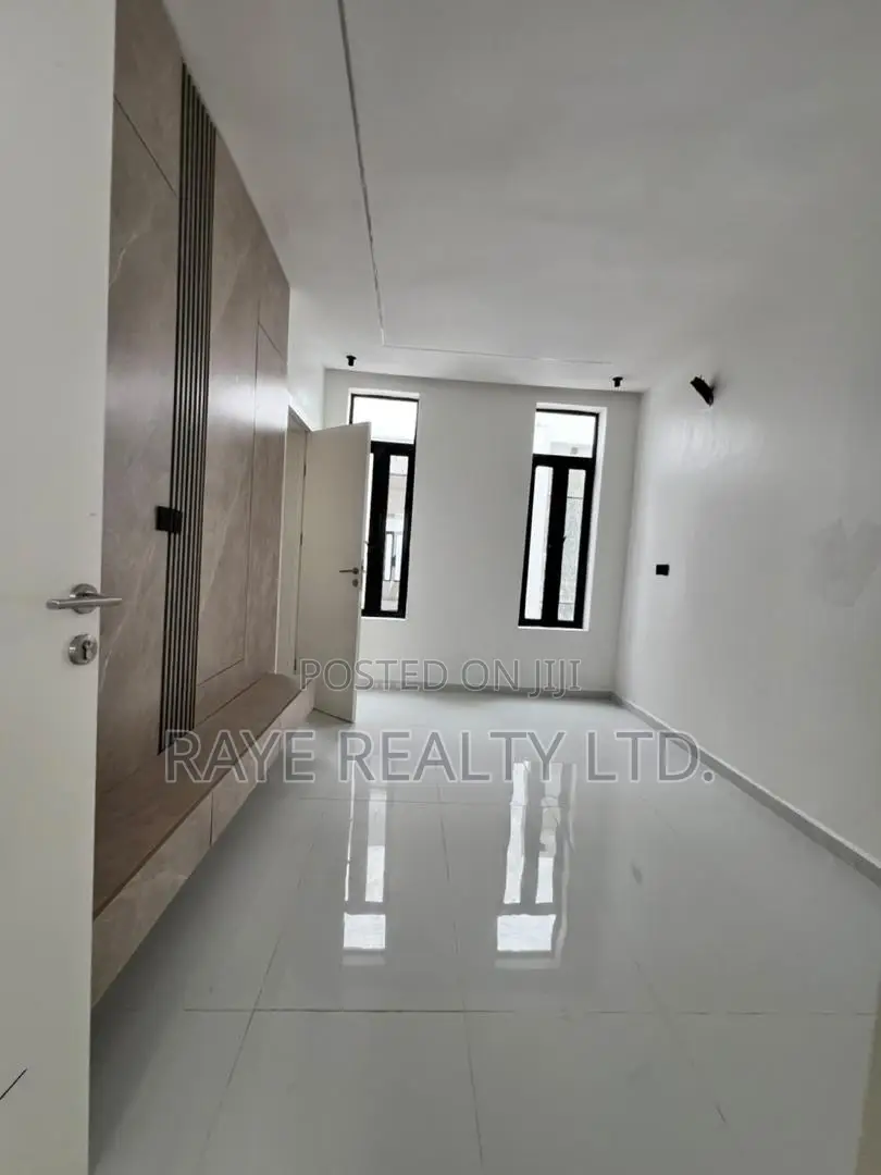 5bdrm Duplex in Ajah for sale in Ajah