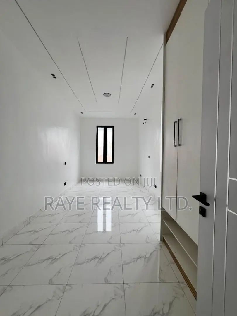 5bdrm Duplex in Ajah for sale in Ajah