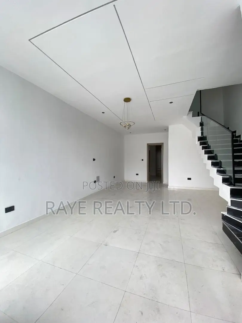3bdrm Duplex in Sangotedo for sale in Sangotedo