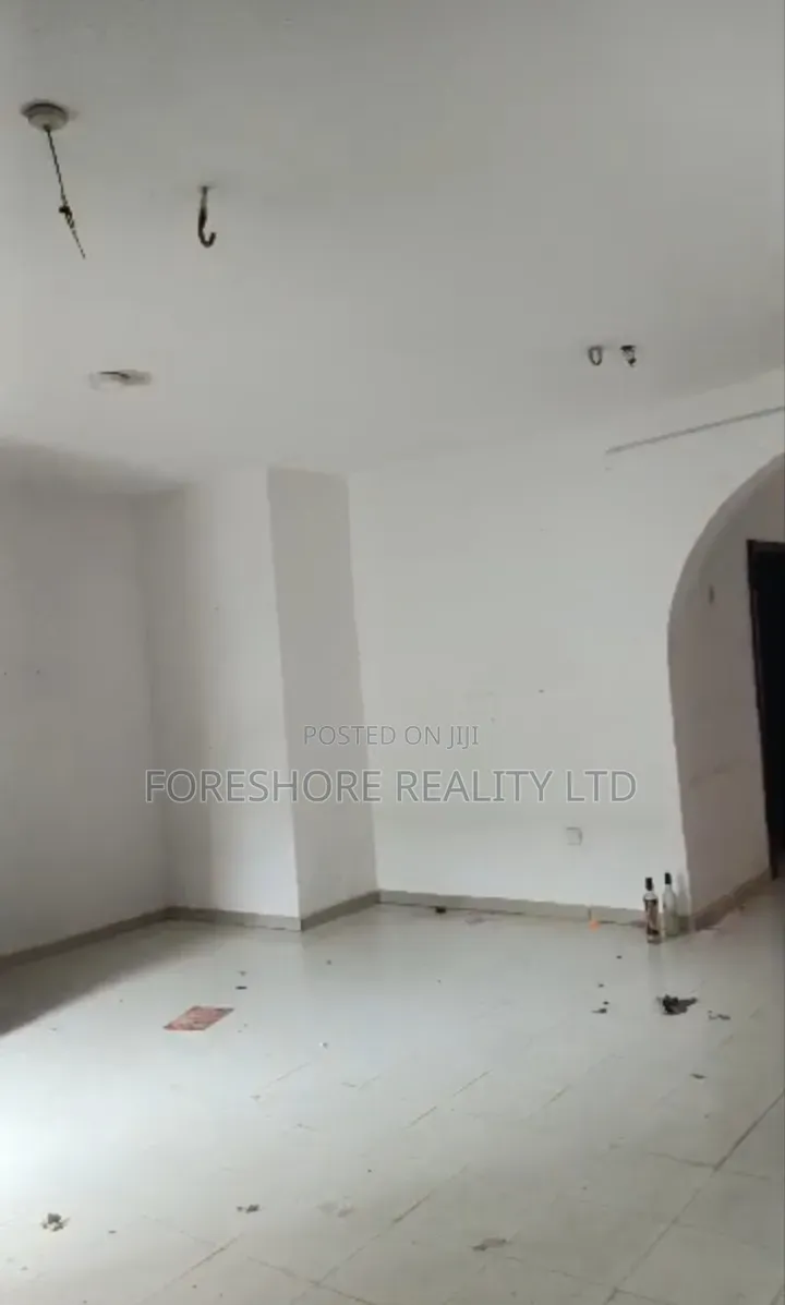3bdrm Apartment in Ilupeju for rent in Ikorodu Road / Ilupeju