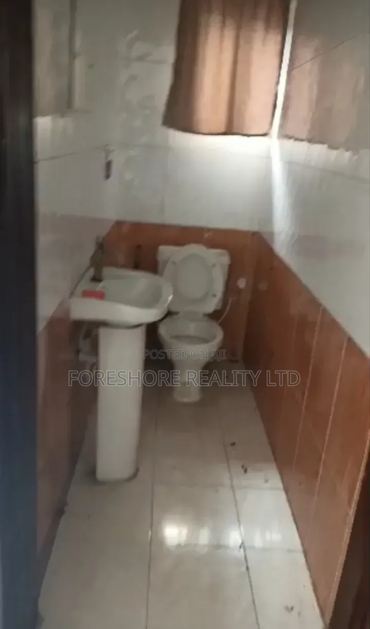 3bdrm Apartment in Ilupeju for rent in Ikorodu Road / Ilupeju