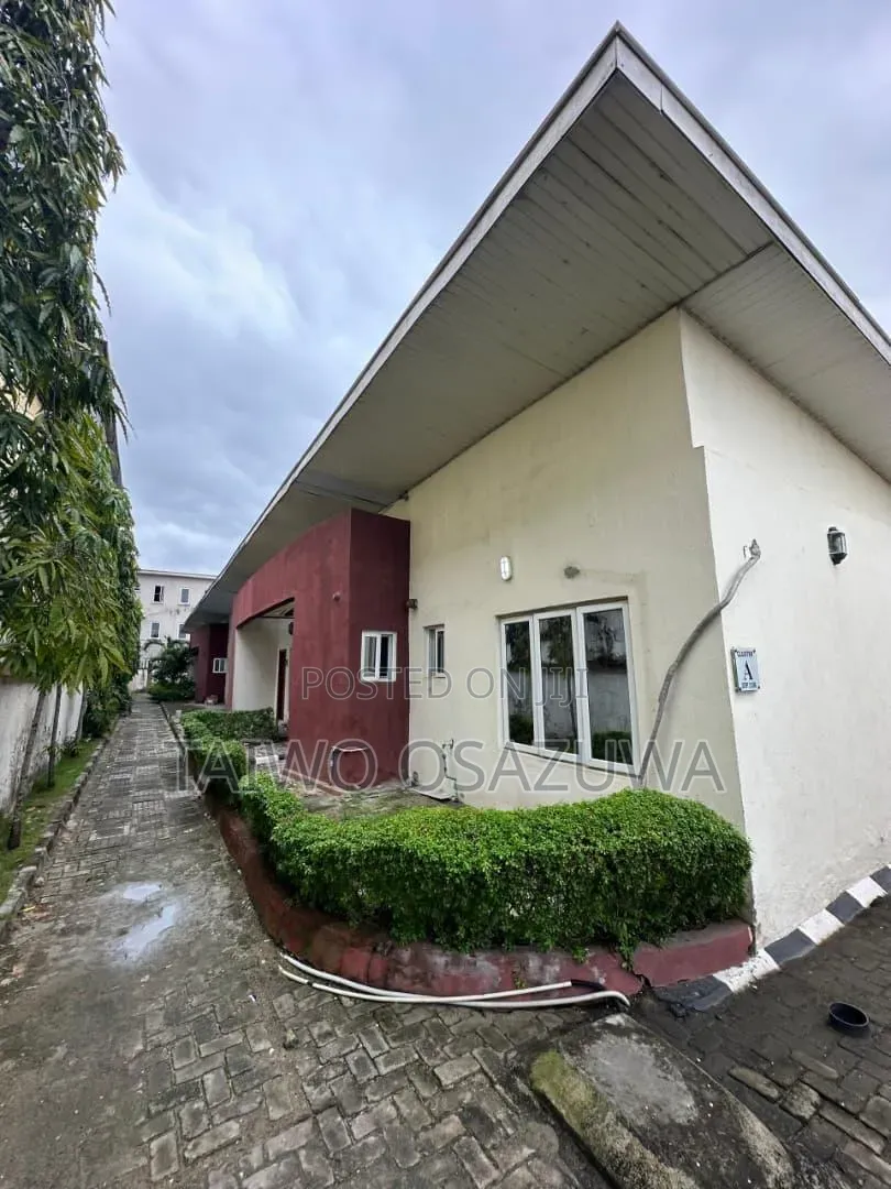 3bdrm Bungalow in Orchid Road, Lekki Expressway for sale in Lekki Expressway