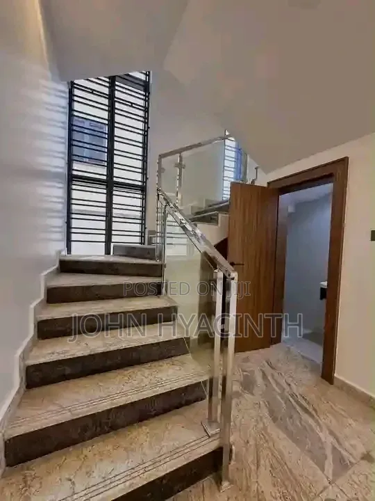 4bdrm Duplex in Utako for sale in Utako