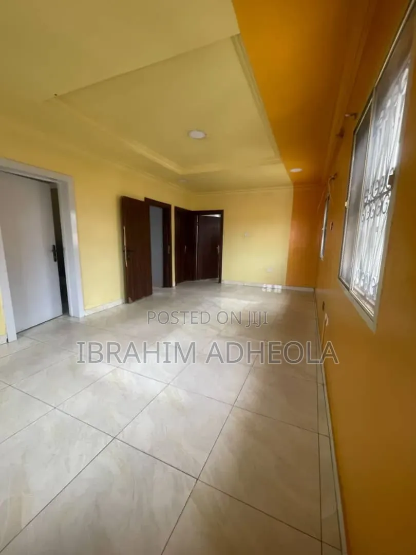Office Buildings on 3 Floors on 500sqm in Alagomeji