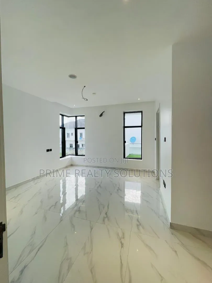 5bdrm Duplex in Lekki Expressway for sale in Lekki Expressway