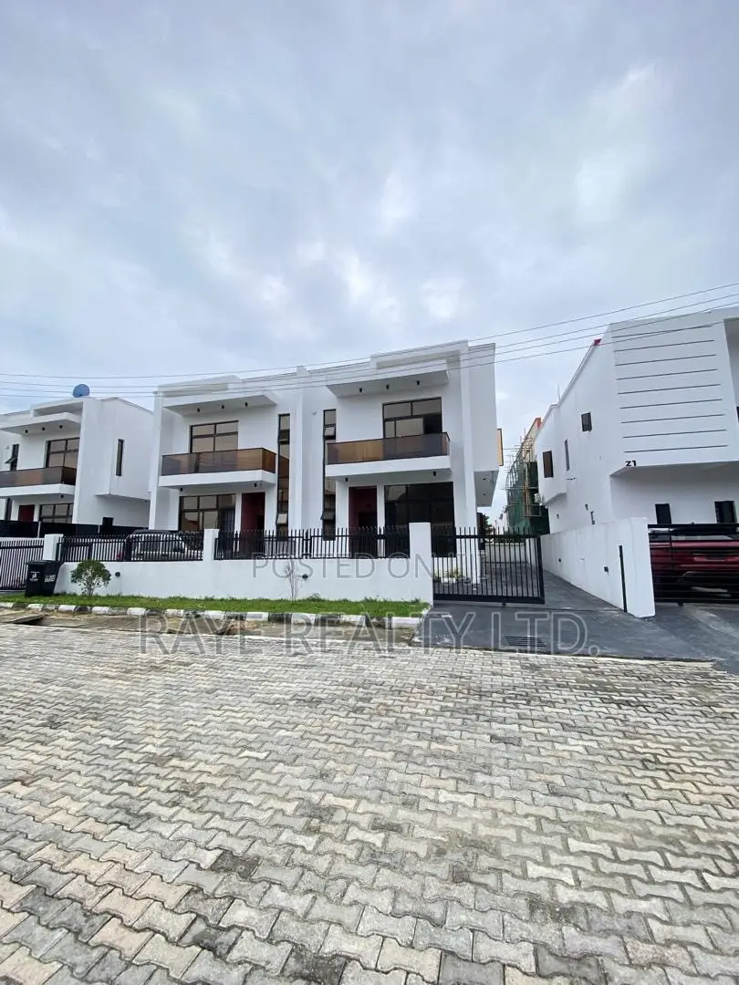 4bdrm Duplex in Sangotedo for sale in Sangotedo