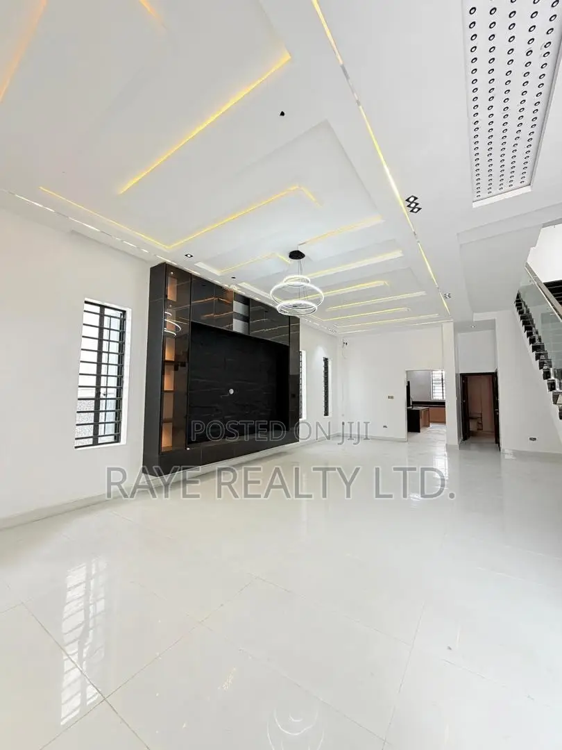 5bdrm Duplex in Sangotedo for sale in Sangotedo