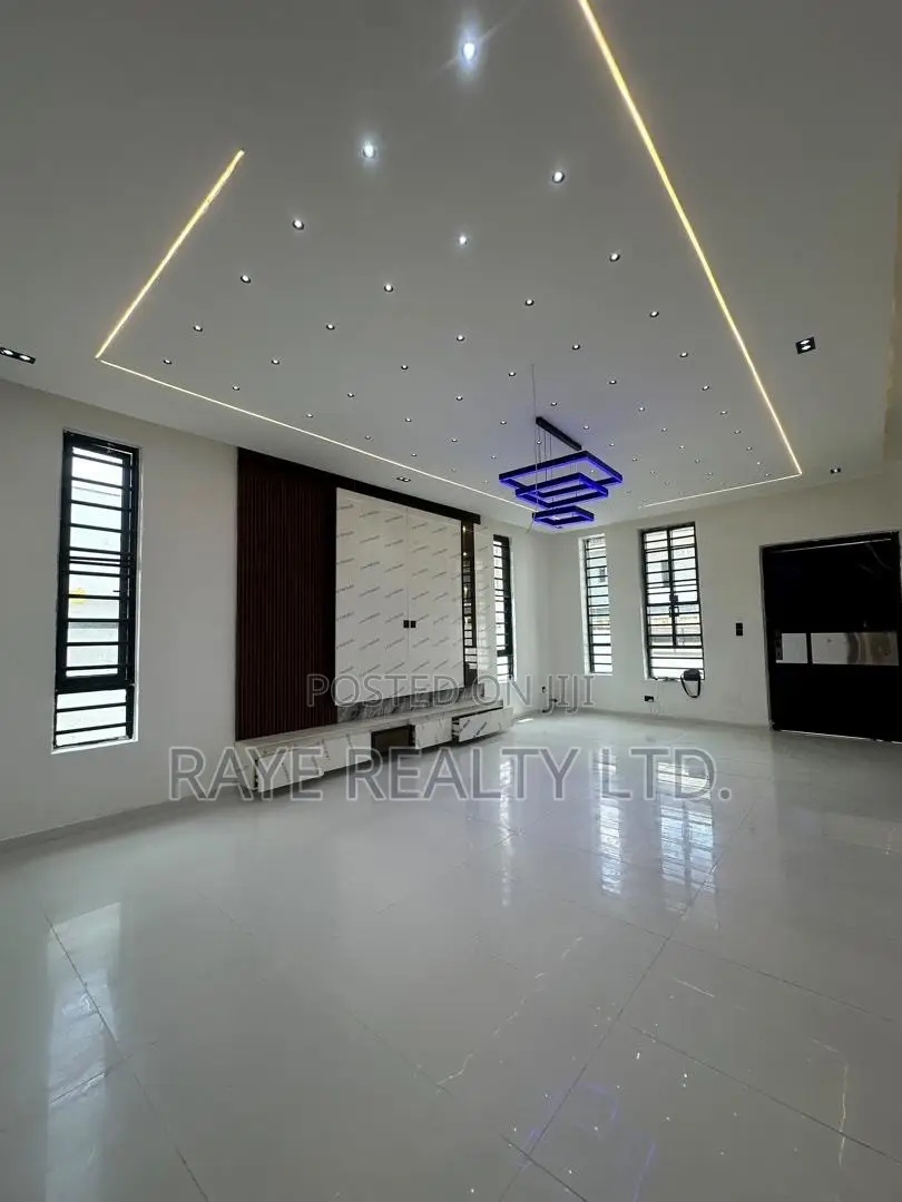 5bdrm Duplex in Sangotedo for sale in Sangotedo