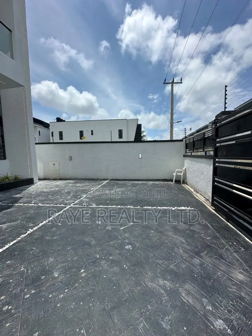 5bdrm Duplex in Sangotedo for sale in Sangotedo