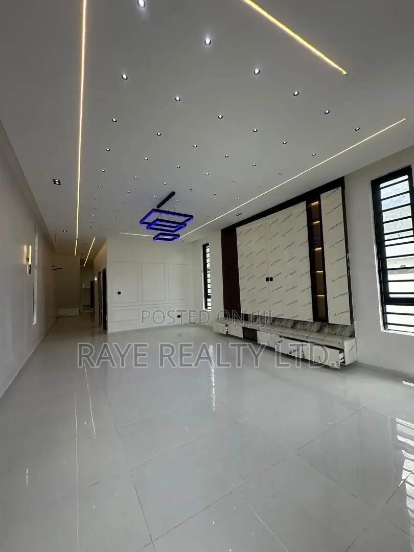 5bdrm Duplex in Sangotedo for sale in Sangotedo