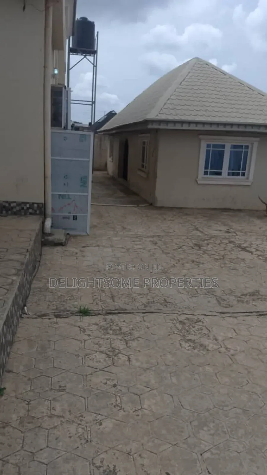 5bdrm Duplex in Adedokun, Ologuneru for sale in Ologuneru