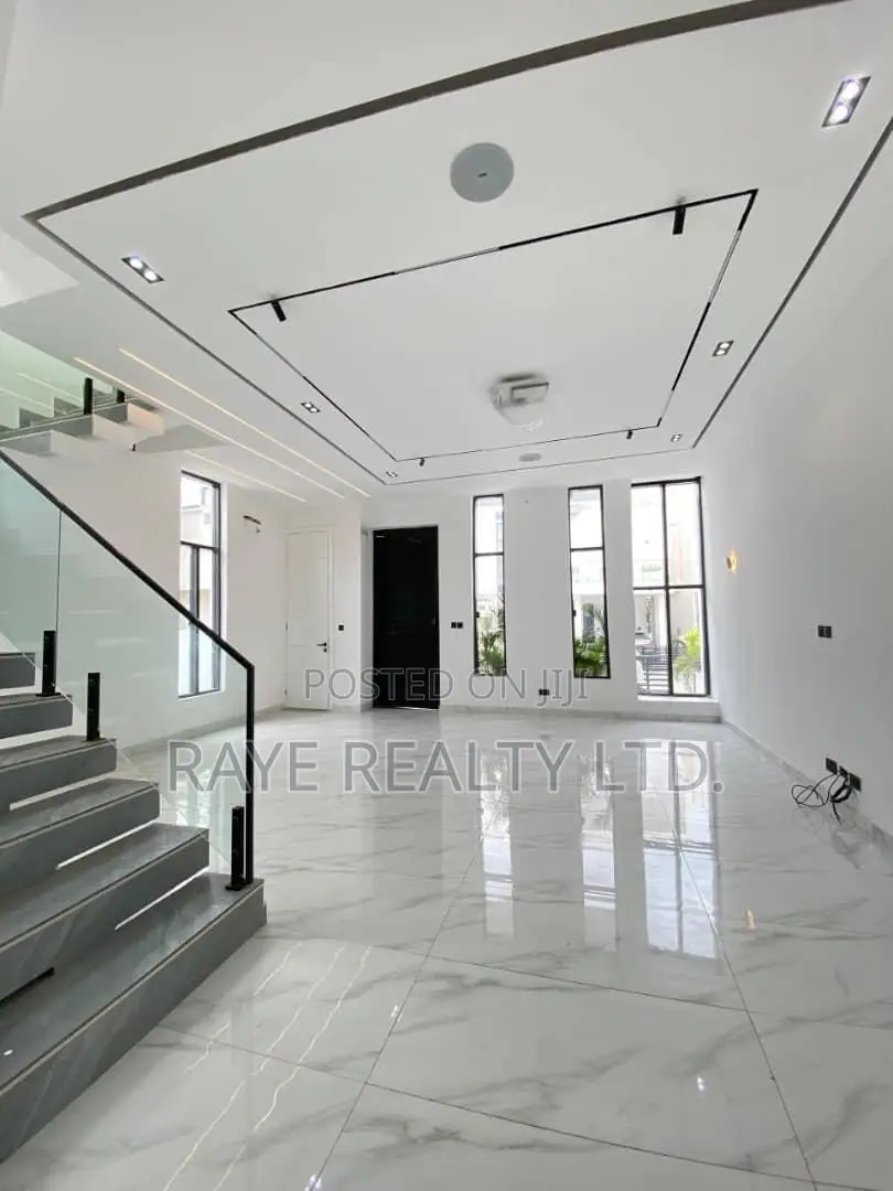 4bdrm Duplex in Chevron for sale in Chevron
