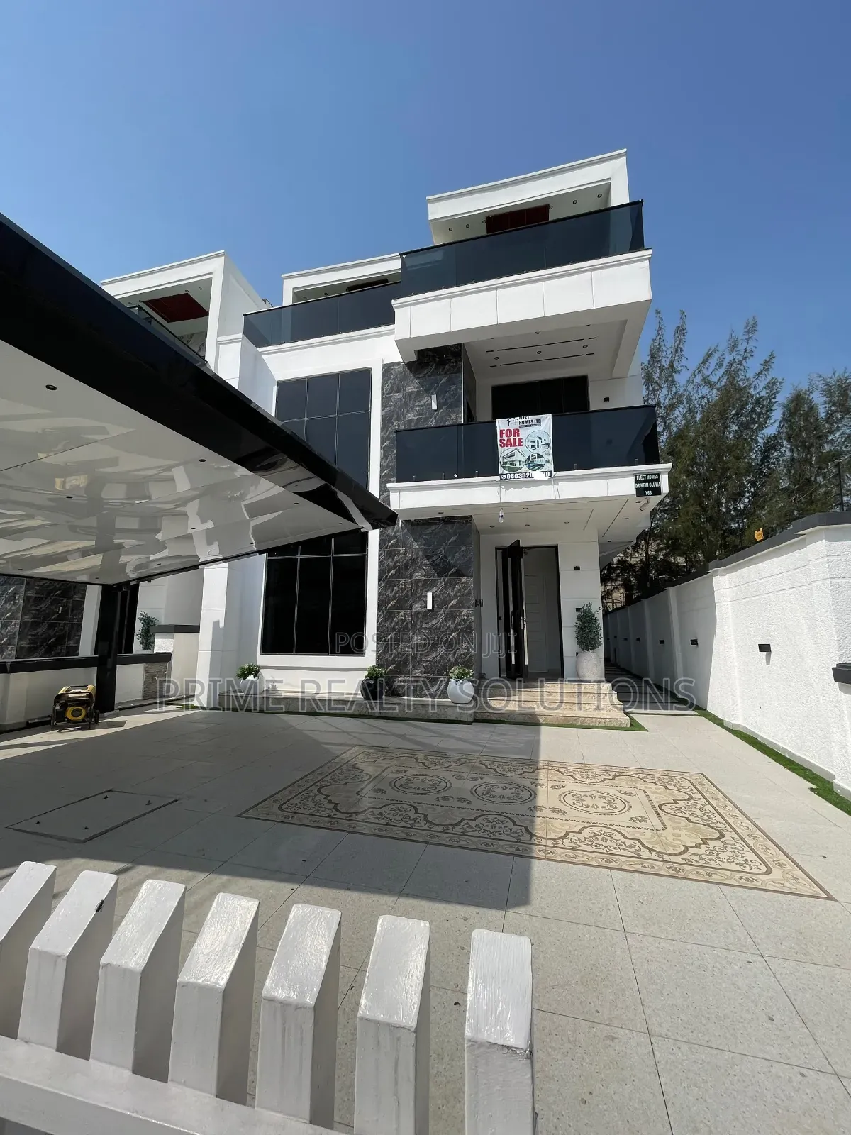 5bdrm Duplex in Ikota for sale in Ikota