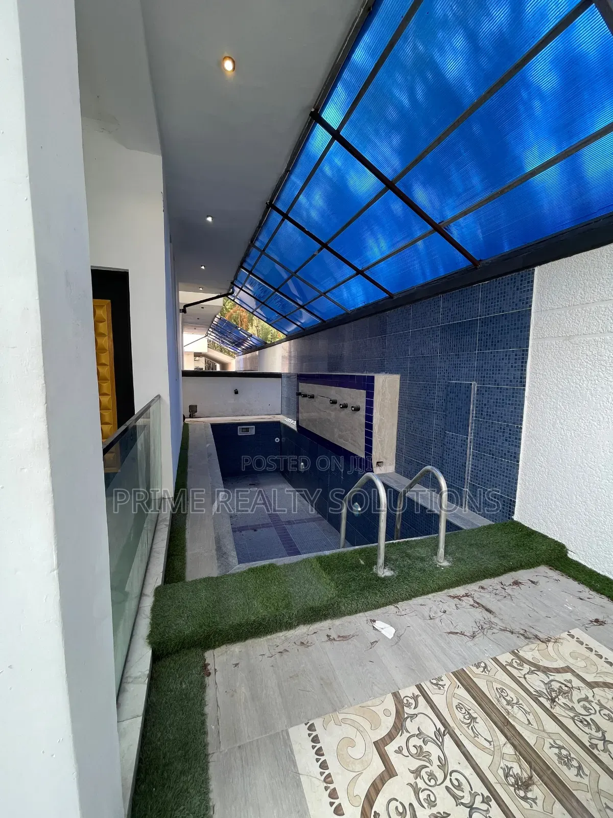 5bdrm Duplex in Ikota for sale in Ikota
