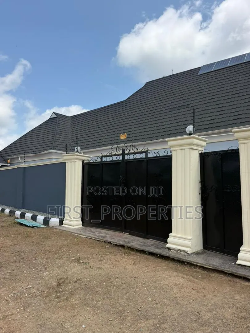 6bdrm Block of Flats in Jankata Off Akala, Oluyole for sale in Oluyole