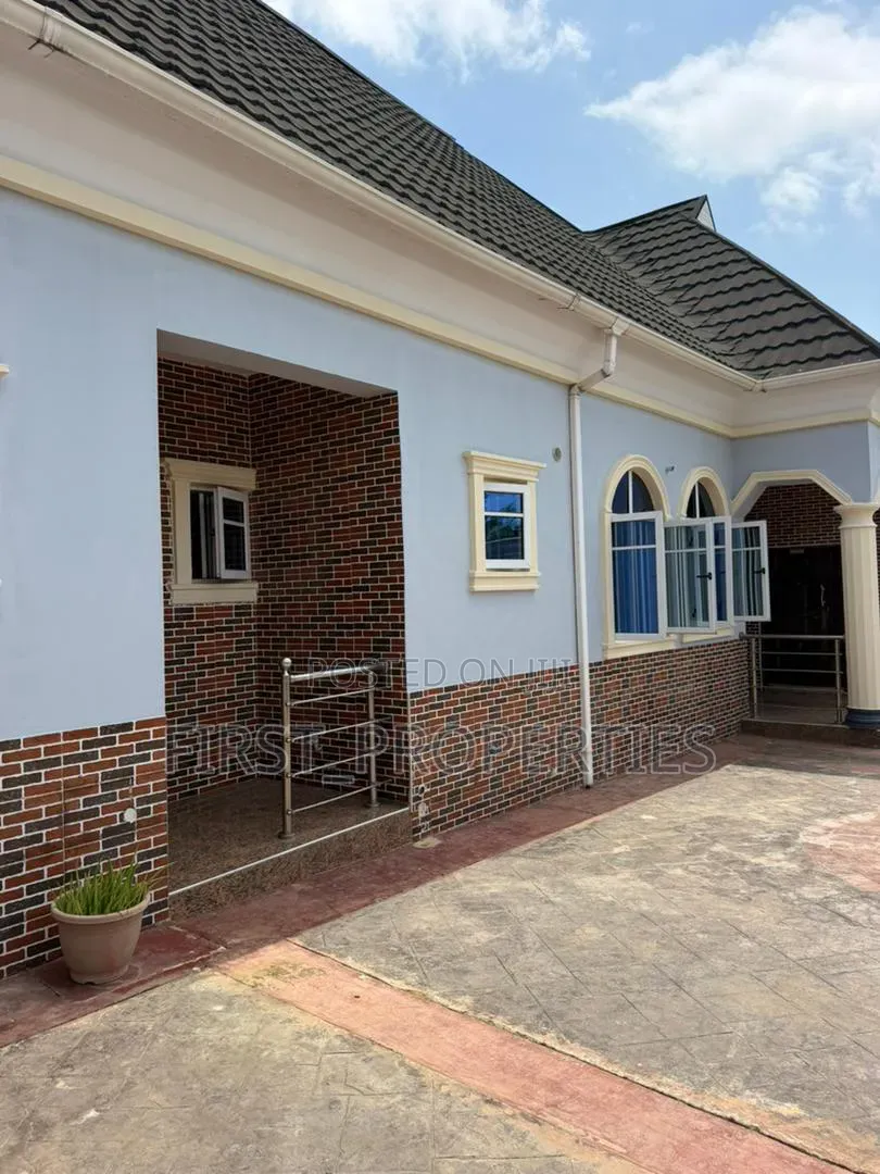 6bdrm Block of Flats in Jankata Off Akala, Oluyole for sale in Oluyole