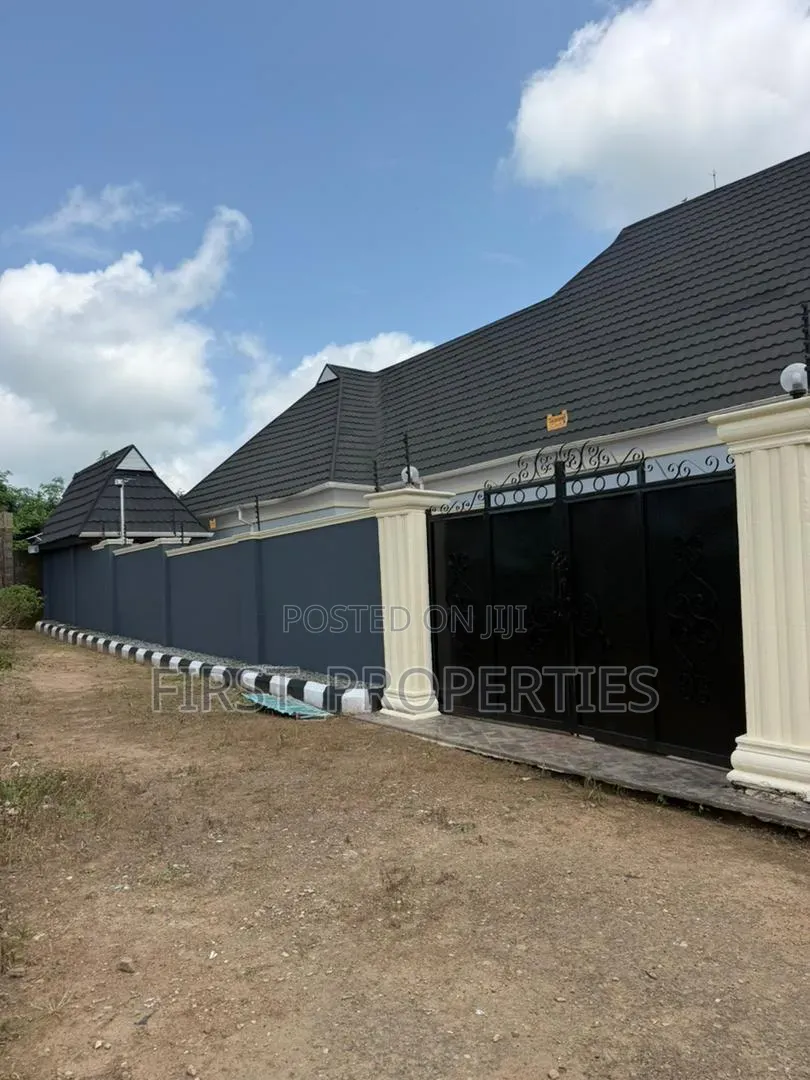 6bdrm Block of Flats in Jankata Off Akala, Oluyole for sale in Oluyole