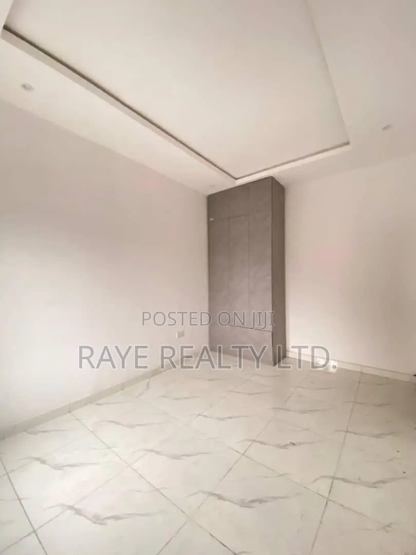 4bdrm Duplex in Chevron for sale in Chevron