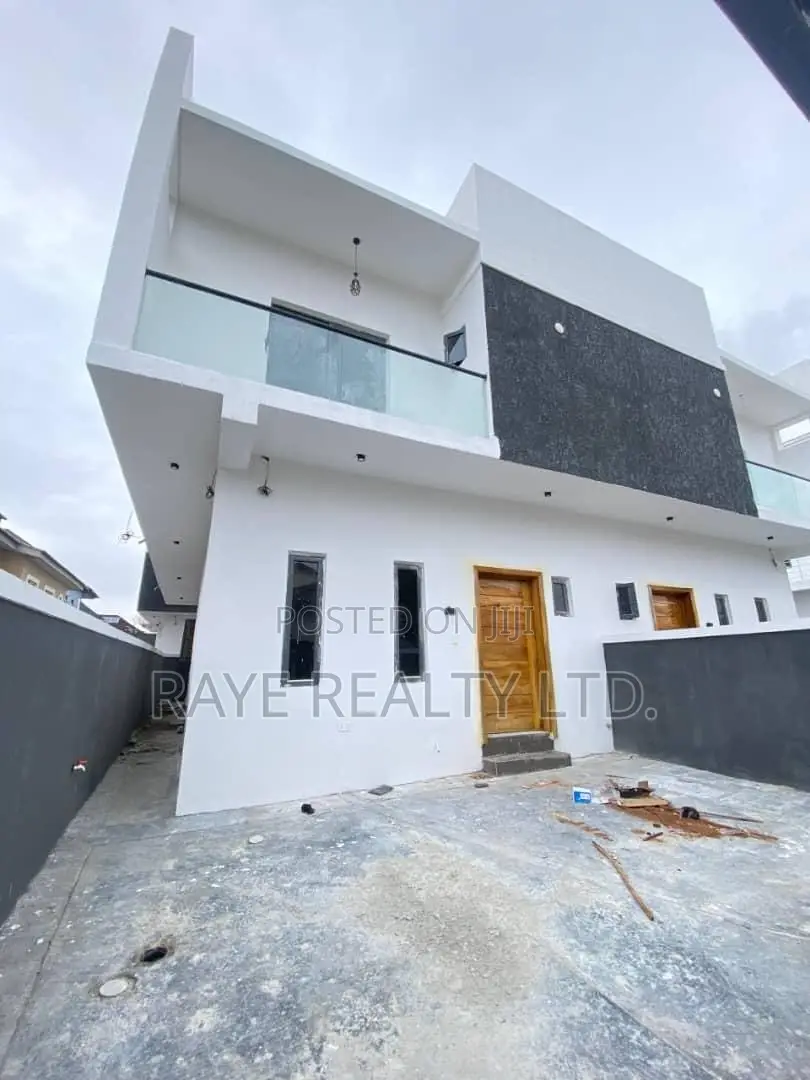 4bdrm Duplex in Chevron for sale in Chevron