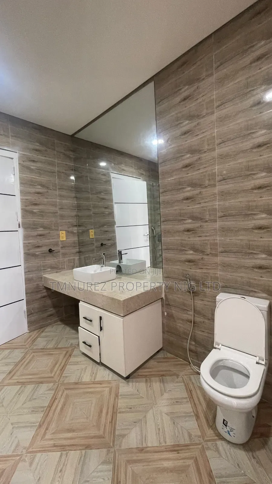 Furnished 4bdrm Duplex in Ikota for rent in Ikota