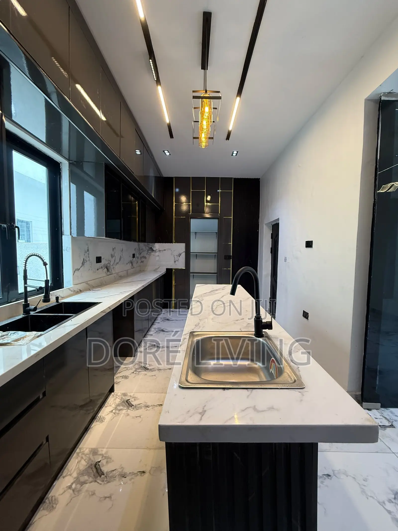 5bdrm Duplex in Ikota for sale in Ikota